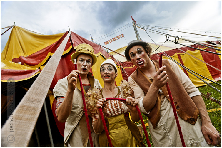 Foto Zirkus Monti, Artisten, Clowns, Manuel Schunter, Armelle Fouqueray, Florian Vuille